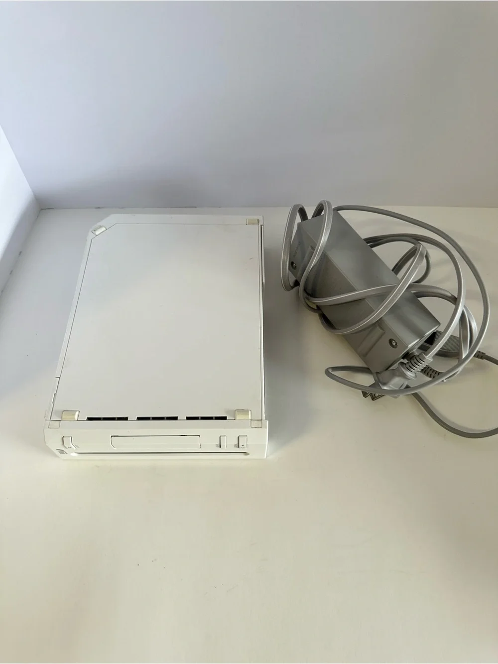 Nintendo Wii RVL-001 Gamecube Compatible White Console W/Cords Missing sensor